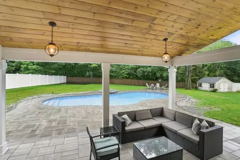 Exterior - 5 Peach Tree Dr, Sutton, MA 01590 photo 2 of 8