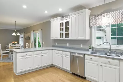 Kitchen - 5 Peach Tree Dr, Sutton, MA 01590 photo 1 of 2