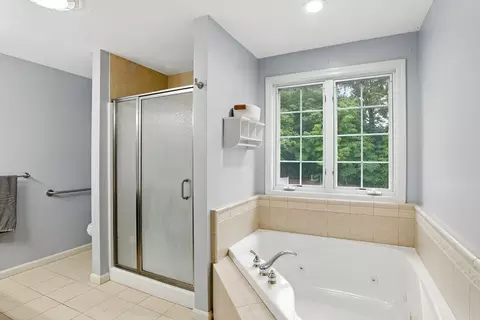 Bath - 5 Peach Tree Dr, Sutton, MA 01590 photo 1 of 2