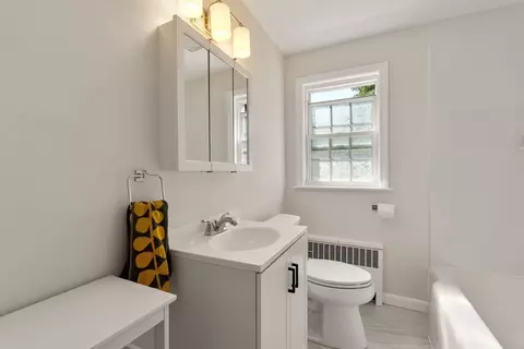 Bath - 6 Chute Rd, Dedham, MA 02026 photo 1 of 3