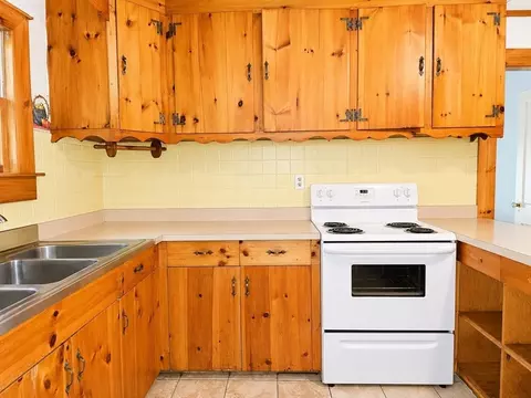 1439 S Main St, Athol, MA 01331 photo 2