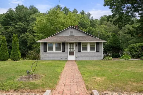 10 Riverside Dr, Auburn, MA 01501