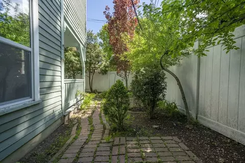 Exterior - 12 Crown St, Worcester, MA 01609 photo 7 of 8