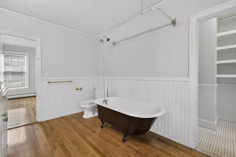Bath - 12 Crown St, Worcester, MA 01609 photo 3 of 4