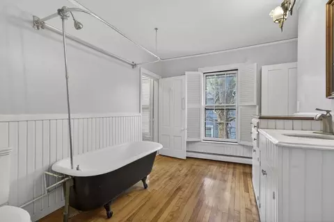 Bath - 12 Crown St, Worcester, MA 01609 photo 2 of 4