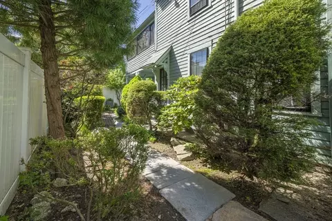 Exterior - 12 Crown St, Worcester, MA 01609 photo 6 of 8