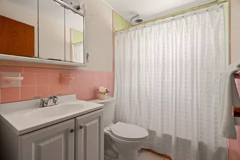 Bath - 980 Randolph St, Canton, MA 02021 photo 2 of 2