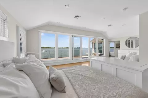 Bedroom - 9 Beach Rd, Hingham, MA 02043 photo 4 of 4