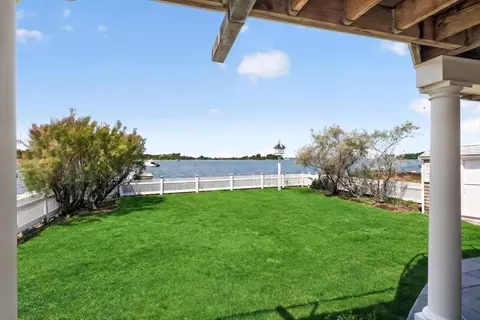 Exterior - 9 Beach Rd, Hingham, MA 02043 photo 2 of 2