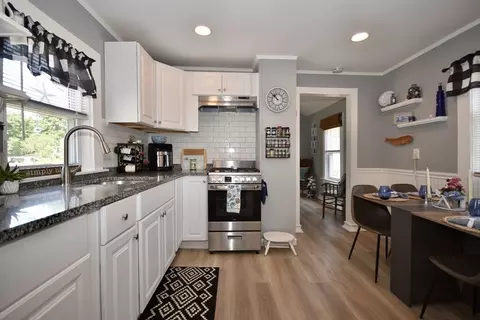 Kitchen - 30 Thirteenth St, Wareham, MA 02571 photo 4 of 5