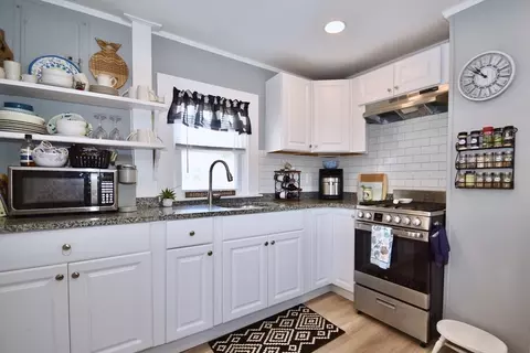 Kitchen - 30 Thirteenth St, Wareham, MA 02571 photo 2 of 5
