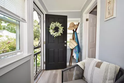 Entry Way - 30 Thirteenth St, Wareham, MA 02571 photo 2 of 3