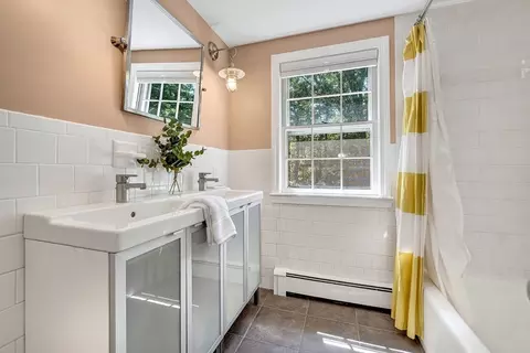 Bath - 41 Taylor Rd, Acton, MA 01720 photo 4 of 4
