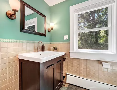 Bath - 41 Taylor Rd, Acton, MA 01720 photo 2 of 4