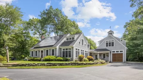 32 College Pond Rd, Plymouth, MA 02360