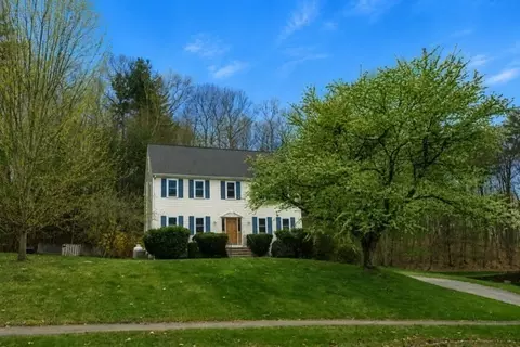 32 Hastings Dr, Whitinsville, MA 01588