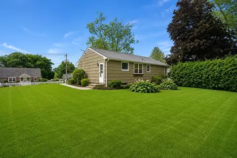 185 Gardens Dr, Springfield, MA 01119 photo 2