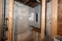 Entry Way - 18 Fairview Ave, Ashburnham, MA 01430 photo 1 of 3