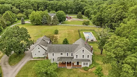 122 Russell St, Carlisle, MA 01741