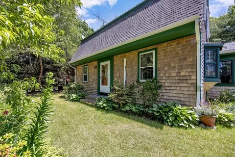 22 Whimbrel Dr, Cataumet, MA 02534