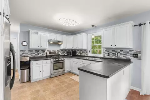 152 Harding St, Fall River, MA 02720 photo 15