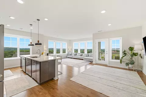 6 Stratton Dr #201, Woburn, MA 01801