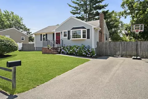 33 Bartlett Rd, Randolph, MA 02368 photo 2
