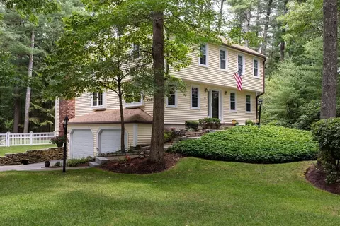 34 Pioneer Dr, Duxbury, MA 02332