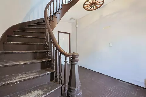 230 Pleasant St, Worcester, MA 01609 photo 4