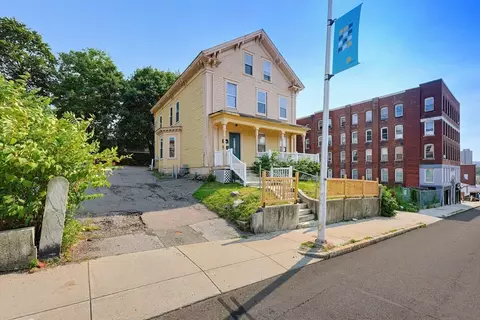 230 Pleasant St, Worcester, MA 01609 photo 2