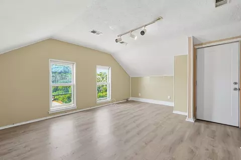 230 Pleasant St, Worcester, MA 01609 photo 34