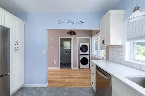 Entry Way - 38 Eagle St, Ware, MA 01082 photo 1 of 1