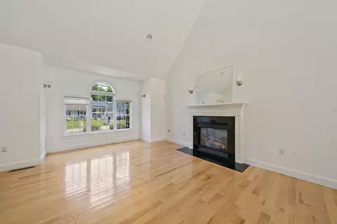 Living - 70 Papermill Rd #70, Wareham, MA 02576 photo 4 of 6