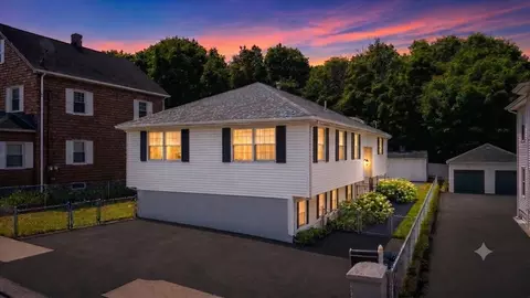 7 Hingston St, Peabody, MA 01960