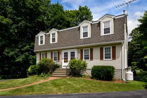 4 Crestwood Dr #4, Northborough, MA 01532