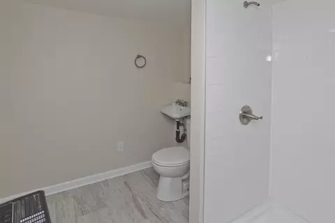 Bath - 11 Mountainview St, Chicopee, MA 01020 photo 3 of 3