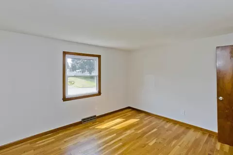 Bedroom - 11 Mountainview St, Chicopee, MA 01020 photo 2 of 4