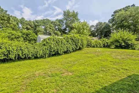 Exterior - 11 Mountainview St, Chicopee, MA 01020 photo 5 of 5