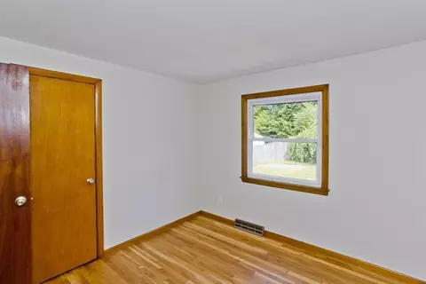 Bedroom - 11 Mountainview St, Chicopee, MA 01020 photo 3 of 4