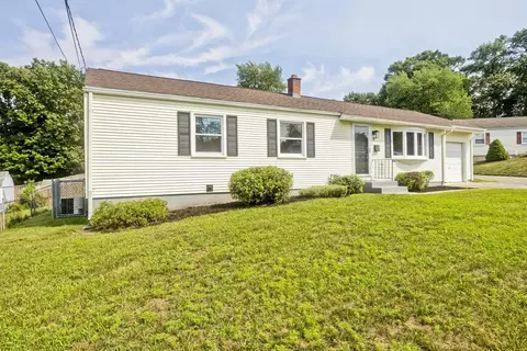 Exterior - 11 Mountainview St, Chicopee, MA 01020 photo 2 of 5