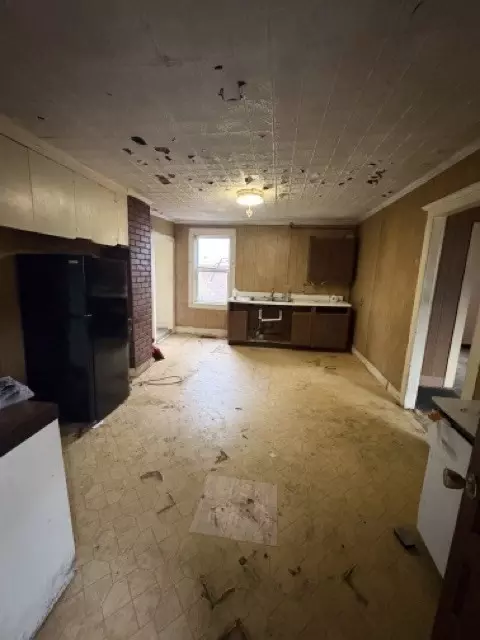 Entry Way - 118 Cedar St, Springfield, MA 01105 photo 1 of 2