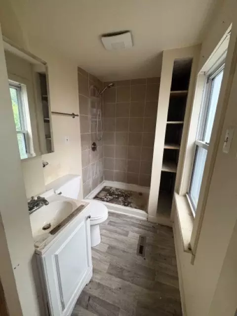 Bath - 118 Cedar St, Springfield, MA 01105 photo 1 of 1