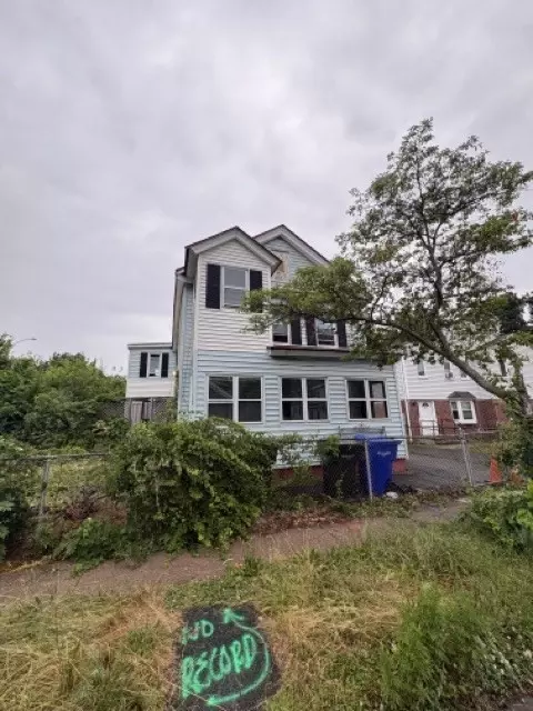 Exterior - 118 Cedar St, Springfield, MA 01105 photo 3 of 3