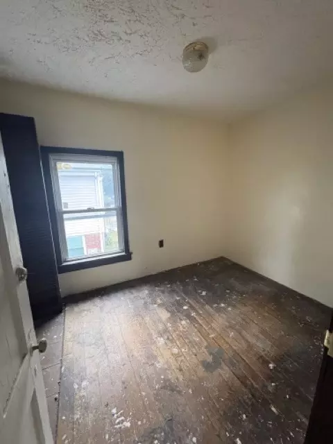 Bedroom - 118 Cedar St, Springfield, MA 01105 photo 2 of 4
