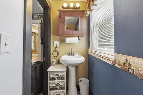 Bath - 27 Cedar St, Gardner, MA 01440 photo 1 of 2