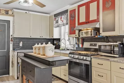 Kitchen - 27 Cedar St, Gardner, MA 01440 photo 4 of 4