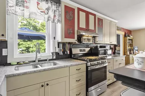 Kitchen - 27 Cedar St, Gardner, MA 01440 photo 1 of 4