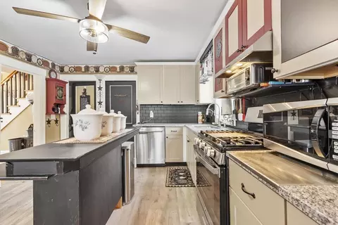 Kitchen - 27 Cedar St, Gardner, MA 01440 photo 2 of 4