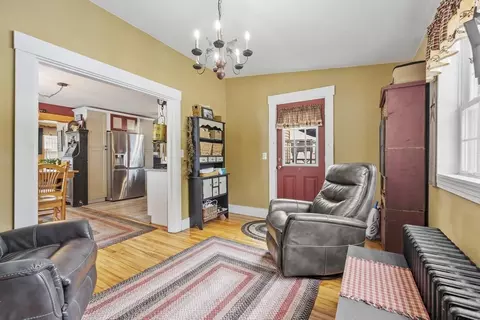 Entry Way - 27 Cedar St, Gardner, MA 01440 photo 3 of 3
