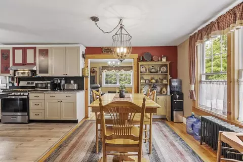 Dining - 27 Cedar St, Gardner, MA 01440 photo 2 of 2